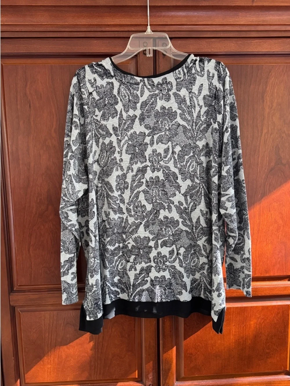 Lane Bryant Black and White Lace-Print V-Neck Pullover-tunic